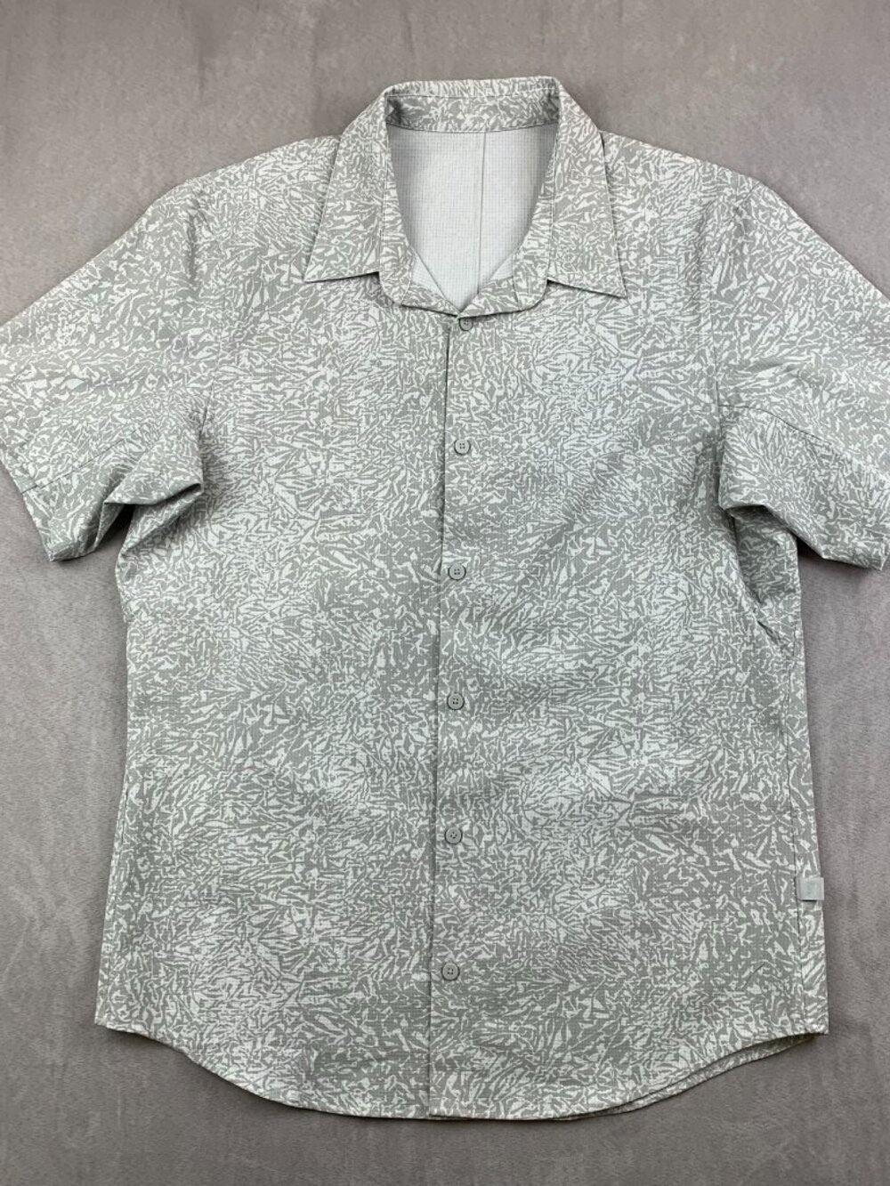 Lululemon Men Shirt Medium Gray White Airing Easy Camp Collar Breathable Stretch